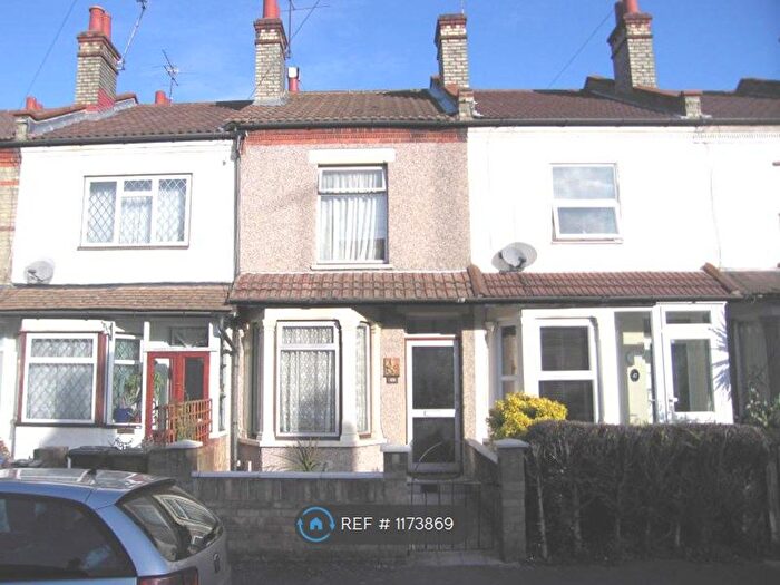 3 Bedroom Terraced House To Rent In St. Marys Road, Watford, WD18