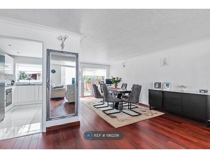 3 Bedroom End Of Terrace House To Rent In Richards Avenue, Romford, RM7