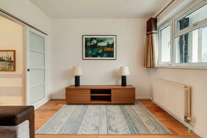 3 Bedroom Flat For Sale In Gauden Road, Clapham, SW4