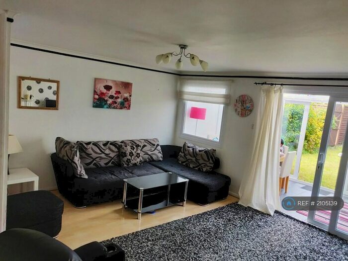 3 Bedroom Terraced House To Rent In Albany Close, Fleet, GU51