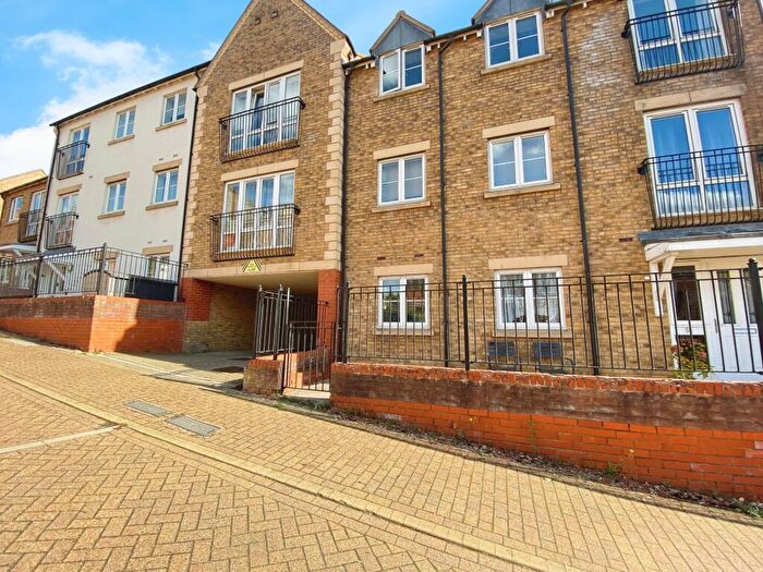 2 Bedroom Apartment For Sale In Rosemary Drive, Banbury, Oxfordshire, OX16