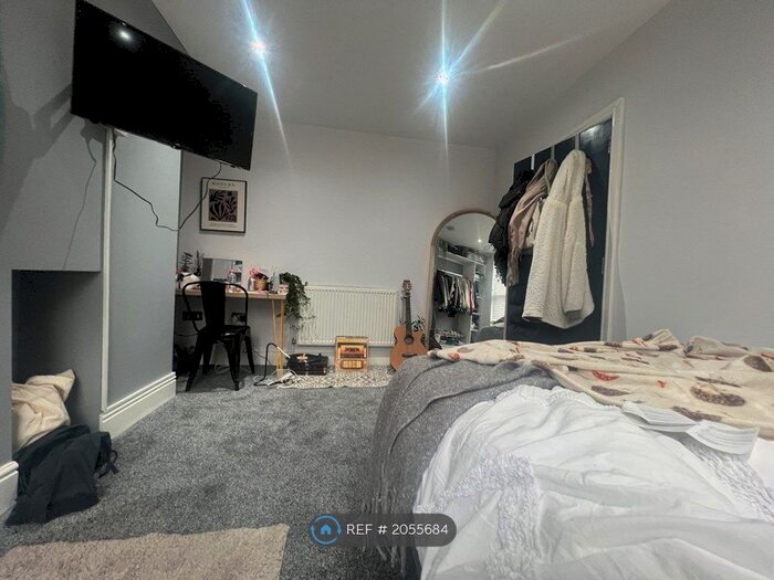 6 Bedroom Terraced House To Rent In Brookdale Road, Liverpool, L15