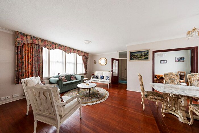 2 Bedroom Flat For Sale In Aran Drive, Stanmore, HA7