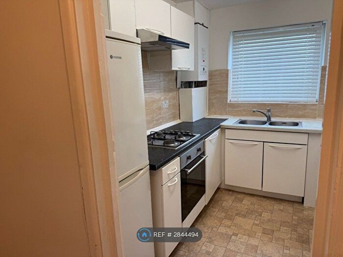 2 Bedroom Flat To Rent In Crown Walk, Wembley, HA9