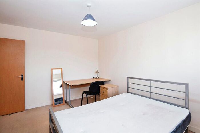 2 Bedroom Flat To Rent In Bishops Corner, Hulme, M15