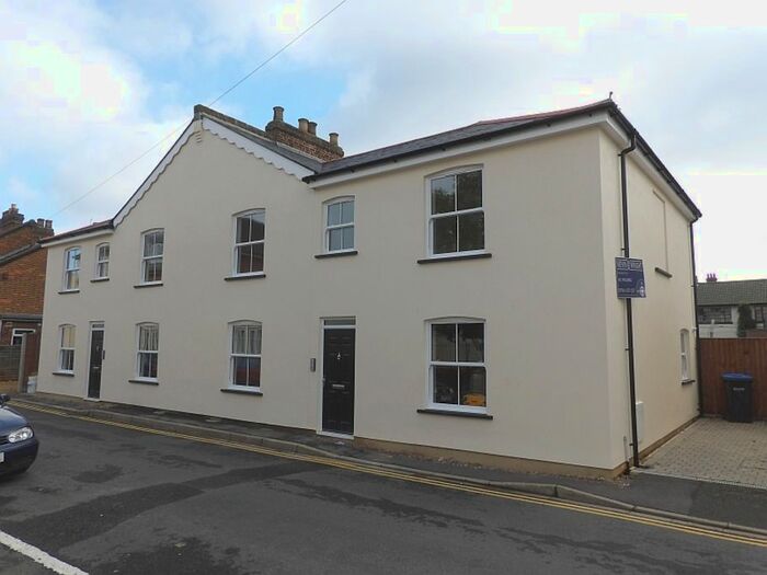 2 Bedroom Flat To Rent In Rusham Road, Egham TW20