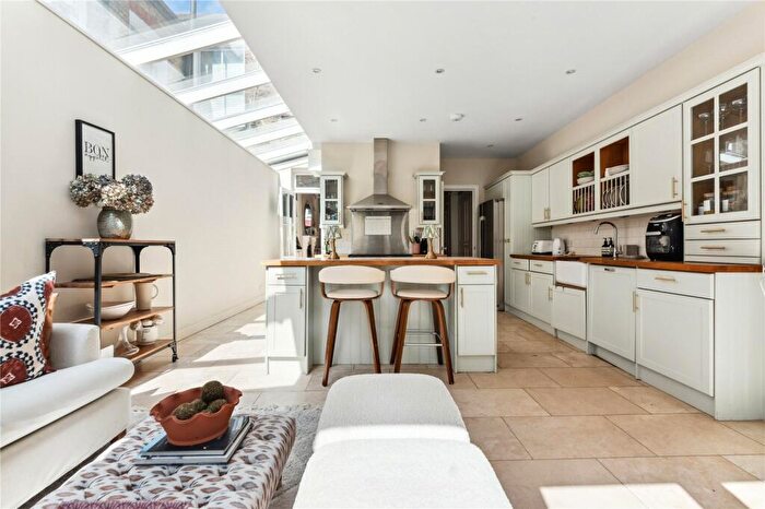 5 Bedroom Terraced House To Rent In Honeybrook Road, London, United Kingdom, SW12
