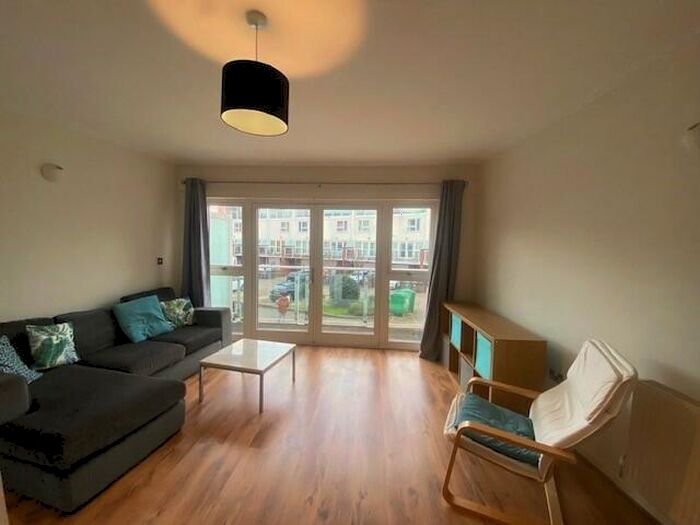 3 Bedroom House To Rent In Chandlery Way, Cardiff, CF10