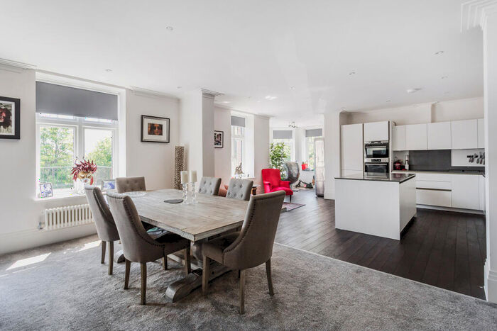 2 Bedroom Apartment To Rent In Ref: Sm - Horsehill, Norwood Hill, RH6