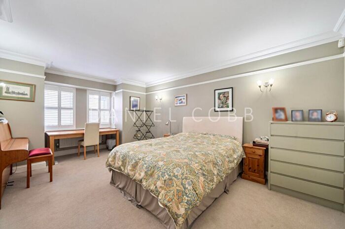 4 Bedroom Terraced House For Sale In Sullivan Road, London, SE11 - Photo 8