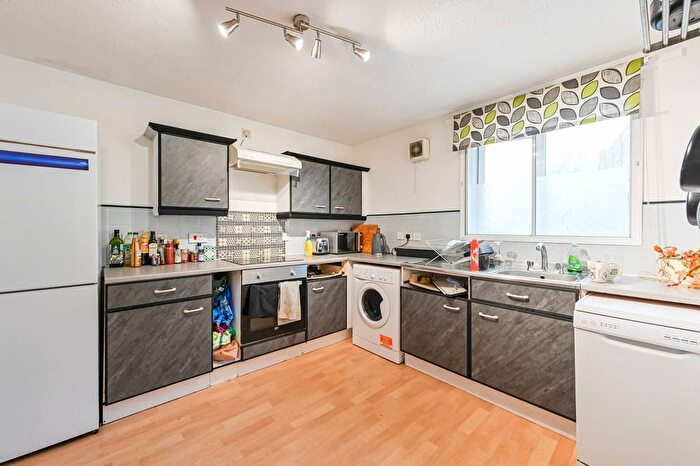 2 Bedroom Flat To Rent In Jarret House, Bow Road, Bow, London, E3
