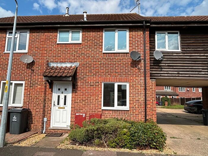 3 Bedroom Semi-Detached House To Rent In Parishes Mead, Stevenage, SG2