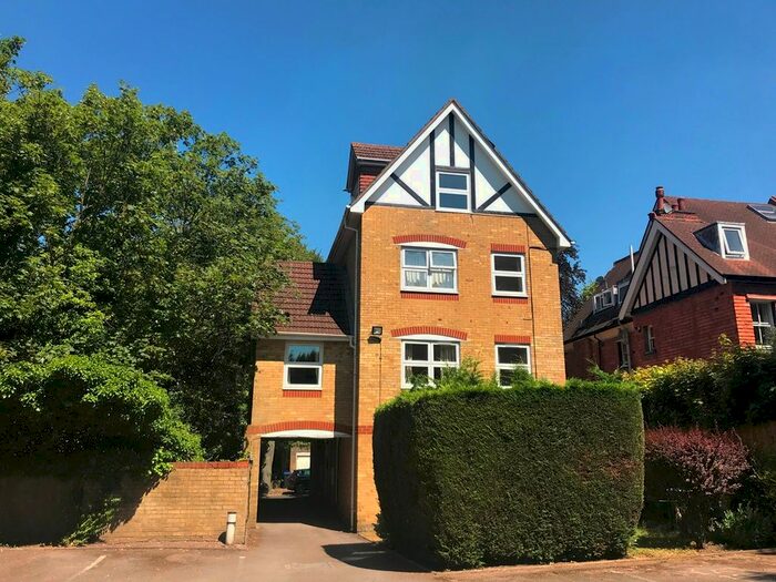 1 Bedroom Flat To Rent In A Egmont Road, Sutton, SM2