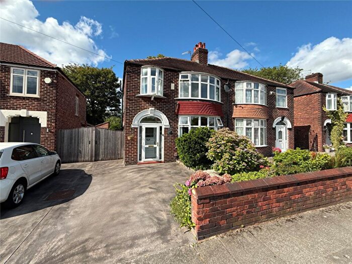 3 Bedroom Semi-Detached House For Sale In Arnfield Road, Withington, M20