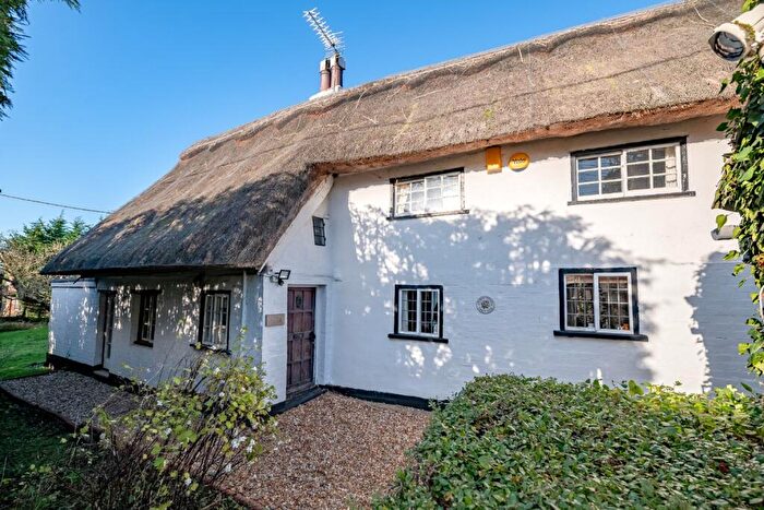 2 Bedroom Detached House For Sale In London Lane, Great Paxton, St. Neots, Cambridgeshire, PE19