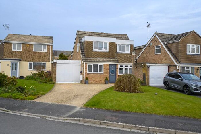 4 Bedroom Link Detached House For Sale In Deansfield, Cricklade, Swindon, Wiltshire, SN6