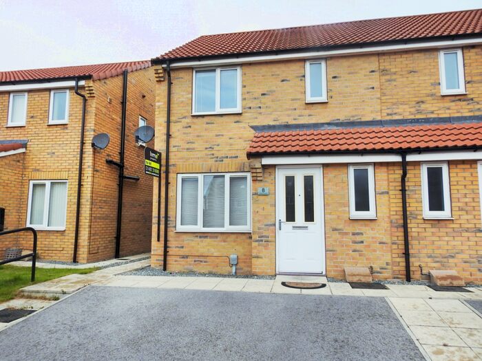 3 Bedroom Semi-Detached House To Rent In Chartwell Gardens, Kingswood, HU7