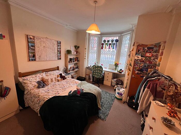 6 Bedroom Semi Detached House To Rent In Trinity Avenue, Lenton, NG7