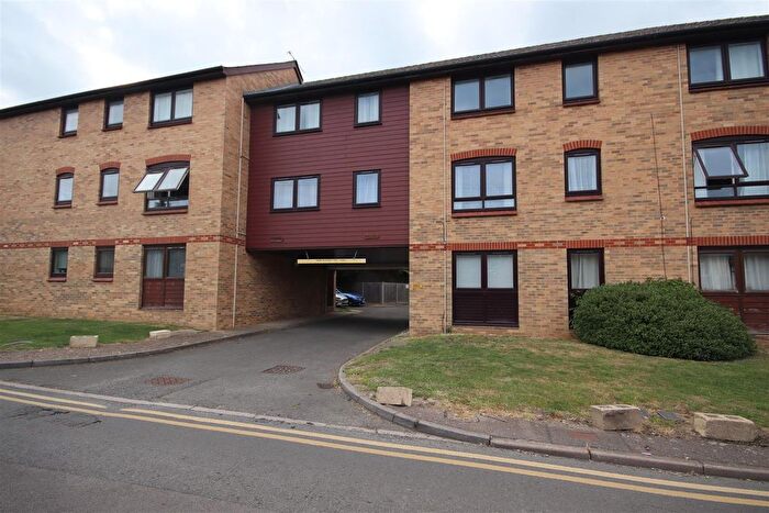 1 Bedroom Flat To Rent In Mill Road, Royston, SG8