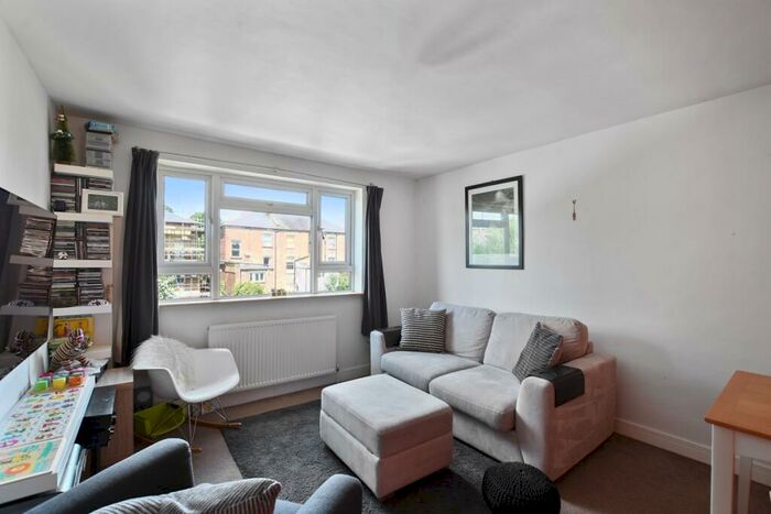 1 Bedroom Flat To Rent In Trinder Road London, N19