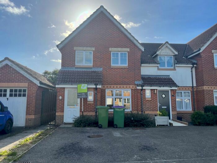 3 Bedroom House To Rent In Orr Close, Hawkinge, CT18