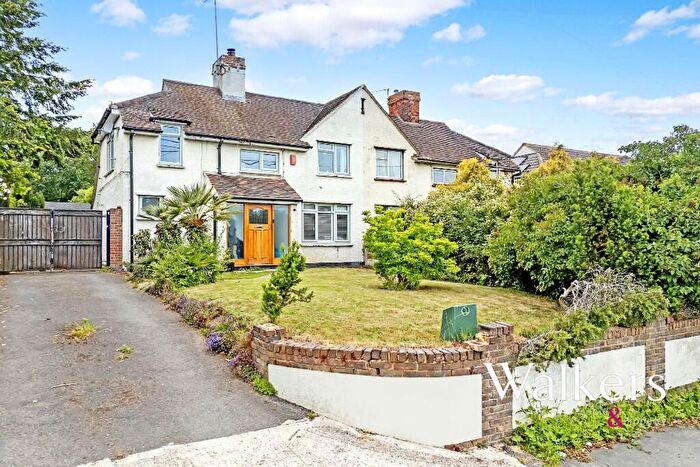 3 Bedroom Semi-Detached House For Sale In London Road, Crays Hill, CM11