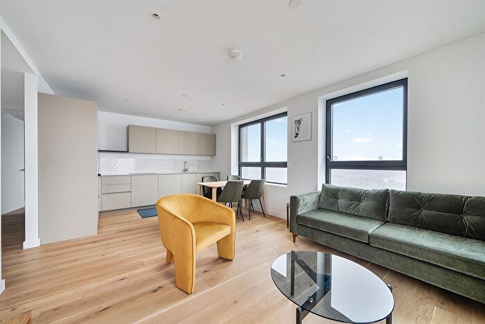 2 Bedroom Flat To Rent In Peninsula Gardens, Pilot Walk, Lower Riverside, Greenwich Peninsula, SE10