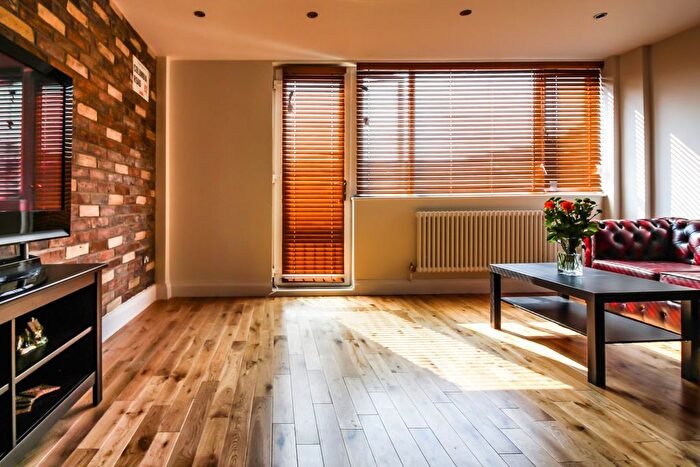 3 Bedroom Flat To Rent In Weymouth Terrace, London, E2