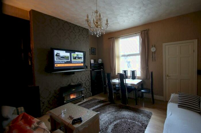 6 Bedroom Terraced House To Rent In Brudenell Mount, Hyde Park, Leeds, LS6