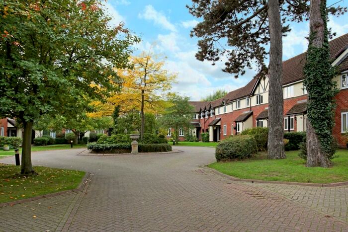 2 Bedroom Terraced House To Rent In Helston Lane Windsor, SL4