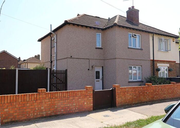 3 Bedroom Semi-Detached House For Sale In Ward Avenue, Grays, RM17
