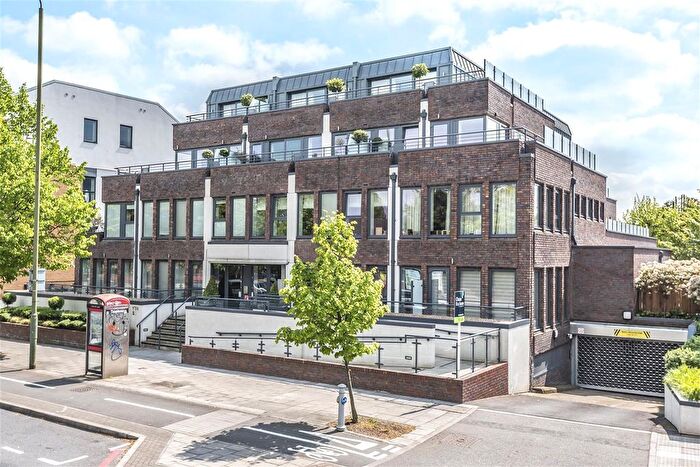 2 Bedroom Flat To Rent In - Lower Richmond Road, Richmond, TW9