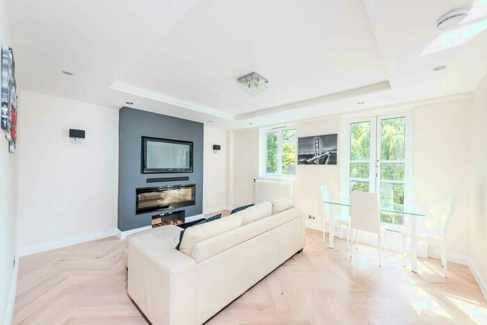 2 Bedroom Flat To Rent In Hortensia Road, Chelsea, London, SW10