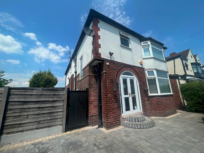4 Bedroom Detached House To Rent In Windsor Road, Manchester, M25