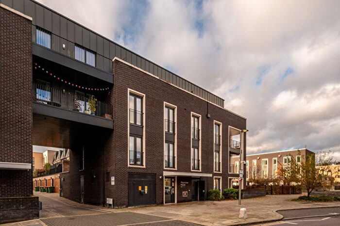 1 Bedroom Flat To Rent In Derny Avenue, Stratford, London, E20
