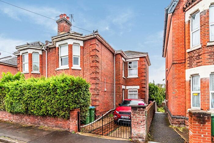 3 Bedroom Semi-Detached House To Rent In Richmond Road, Southampton, SO15