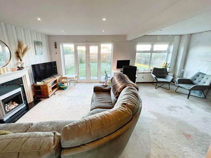 4 Bedroom Detached House For Sale In Chatton Close, Bury, BL8