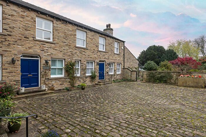 3 Bedroom Link Detached House To Rent In Fenay Hall, Fenay Bridge, Huddersfield, HD8