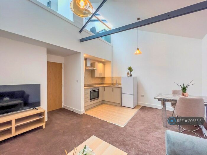 1 Bedroom Flat To Rent In Legrams Mill, Bradford, BD7