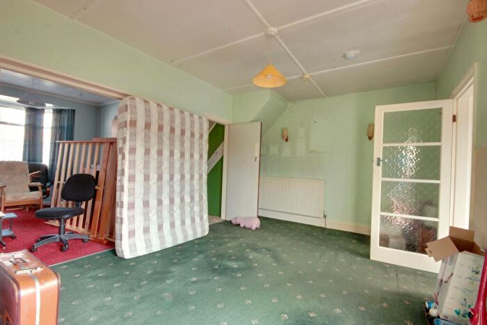 3 Bedroom Terraced House For Sale In Sutherland Avenue, Hull, HU6
