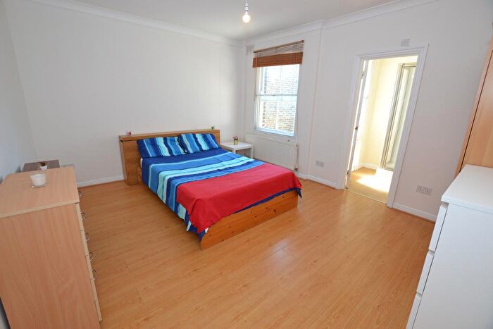 2 Bedroom Maisonette To Rent In Settles Street, London, E1