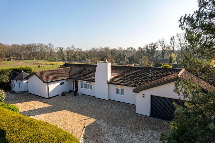 4 Bedroom Detached House For Sale In Fleet Lane, Finchampstead, RG40