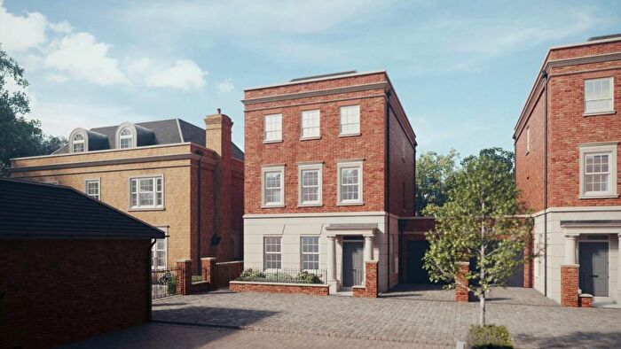 4 Bedroom Link Detached House For Sale In Brunswick Gardens, Chilbolton Avenue, Winchester, Hampshire, SO22