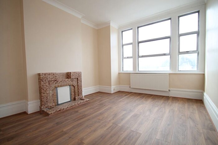 3 Bedroom Flat To Rent In Beechfield Road, London, SE6