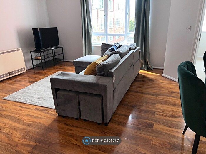 2 Bedroom Flat To Rent In Brook Court, Nottingham, NG7