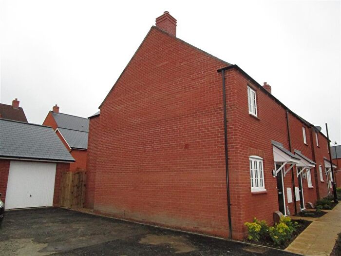 3 Bedroom House To Rent In Quarry View, Roade, NN7