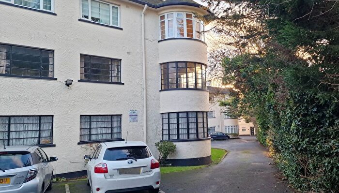 2 Bedroom Flat For Sale In Edgware Court, Edgware, HA8
