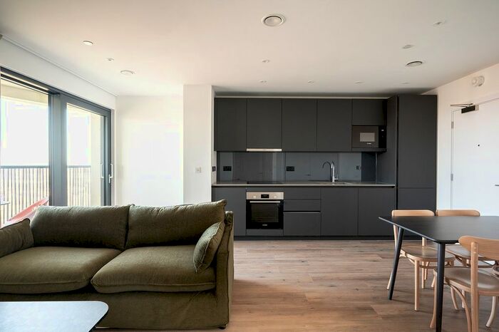 1 Bedroom Flat To Rent In Apartment - Riverstone Heights, London, E3