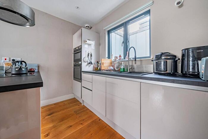 1 Bedroom Flat To Rent In Fulham Road, Chelsea, London, SW10