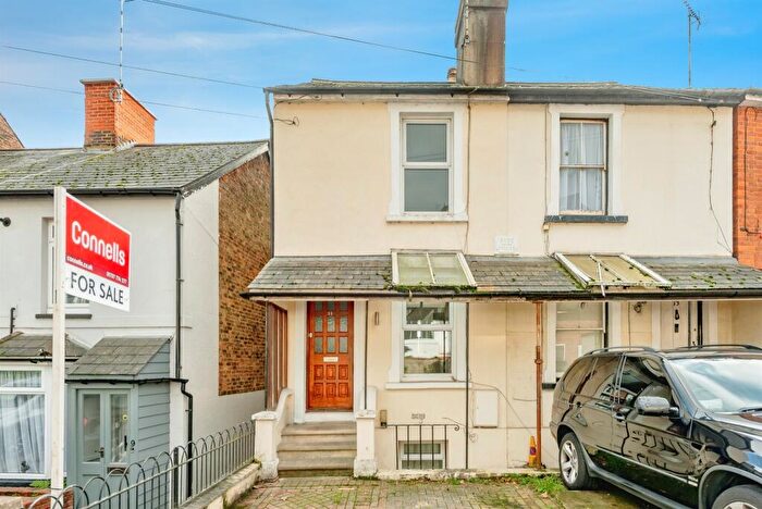 2 Bedroom Maisonette For Sale In Garlands Road, Redhill, RH1